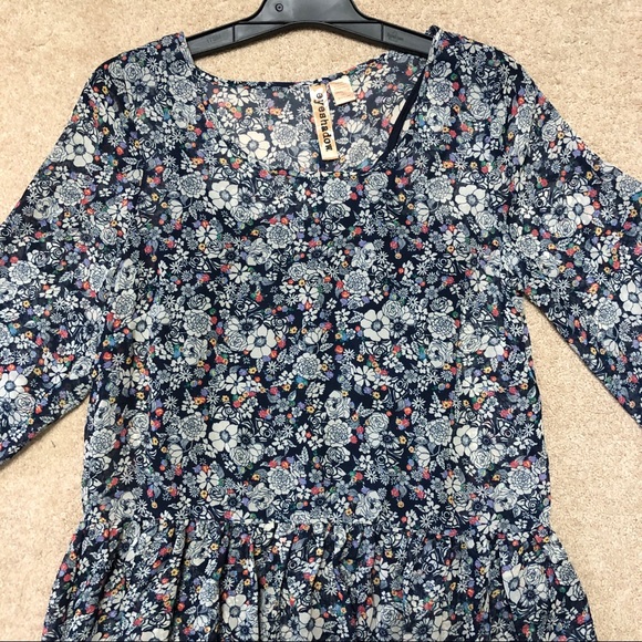 NWOT Cute Mid Waist Floral Detail Dress - Picture 2 of 9